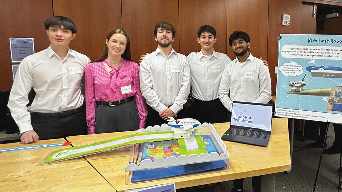 The team also created a transparent box, equipped with a map of recognizable geographic locations, a US state map for example, on its floor.